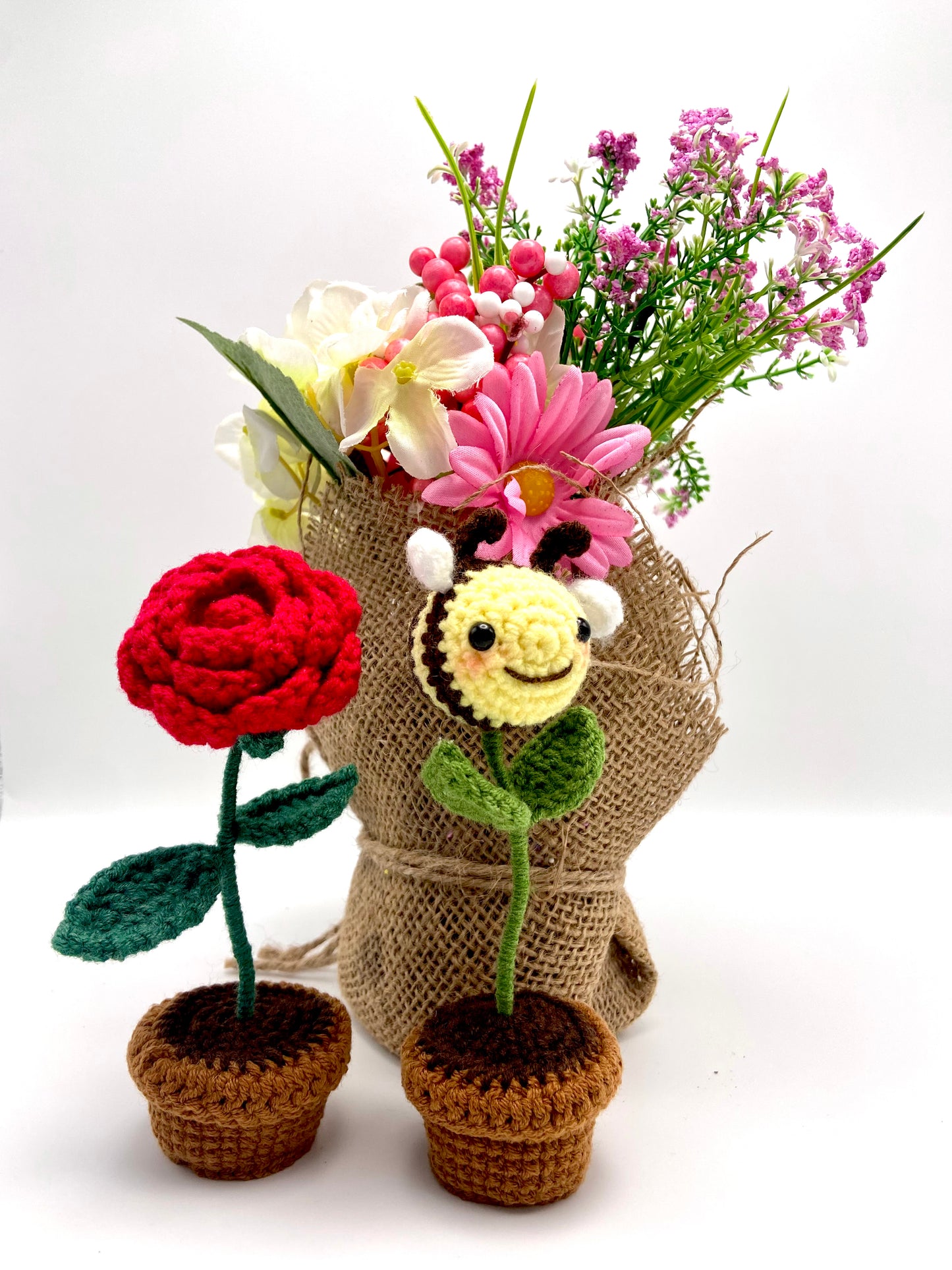 Bee your Love crochet plant